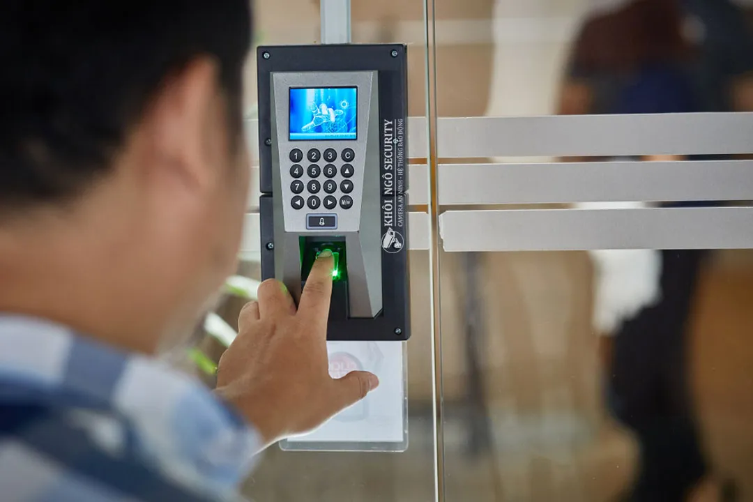 Giải pháp điện nhẹ tổng thể cho doanh nghiệp tại Đà Nẵng he thong kiem soat ra vao access control 11zon