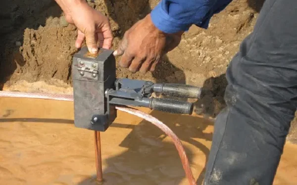 Quy trình thi công chống sét tiếp địa tại Đà Nẵng dong coc tiep dia chong set 2 11zon e1753173040826