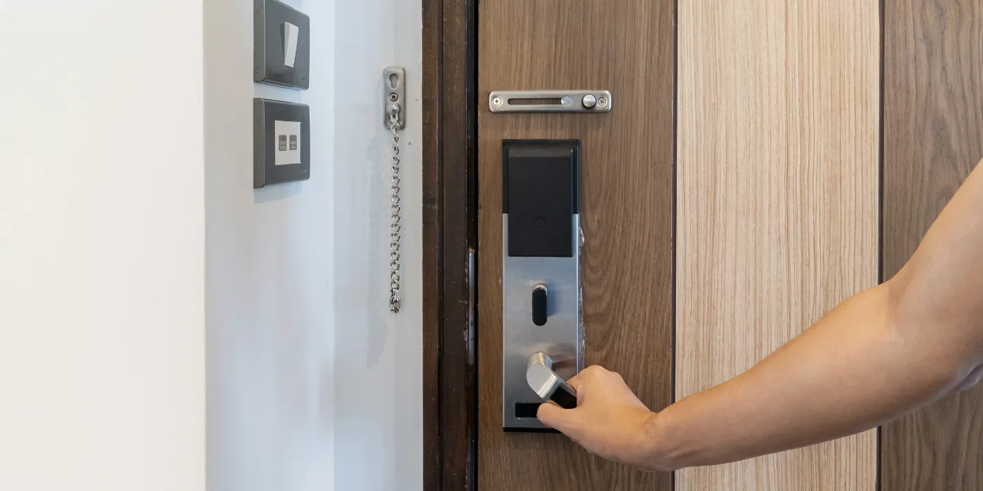 Công Ty Khóa Cửa Cao Cấp Đà Nẵng – Chuyên Khóa Vân Tay Chính Hãng khoa cua cao cap da nang 3