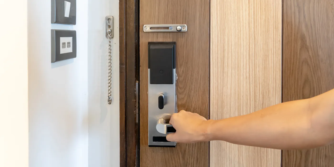 Công Ty Khóa Cửa Cao Cấp Đà Nẵng – Chuyên Khóa Vân Tay Chính Hãng khoa cua cao cap da nang 4